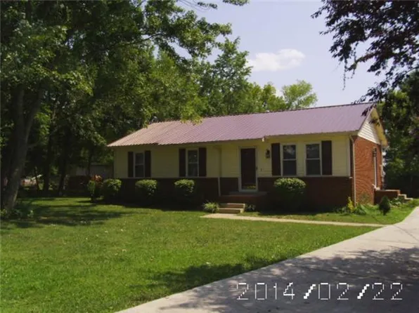 1306 Mockingbird Dr, Shelbyville, TN 37160
