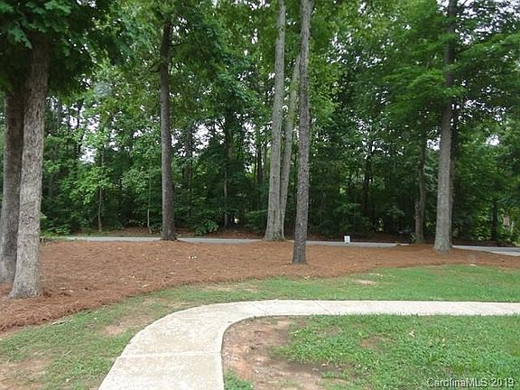 3rd image of 109 Woodstream Cir