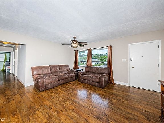 4th image of 1009R S San Remo Ave