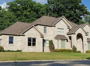 2103 Willow Leaf Dr, Rochester Hills, MI 48309