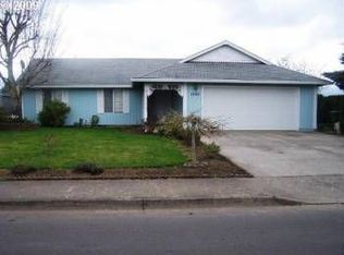 1240 Greenview Dr, Woodburn, OR 97071