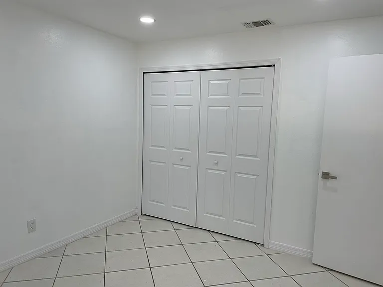 215 Leroy Ave — Photo 9
