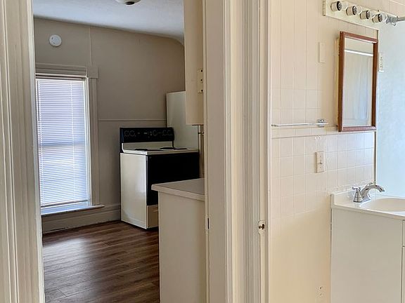 4th image of 281 Jefferson St #2