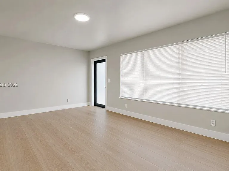 101 W 11th St #8 — Photo 9