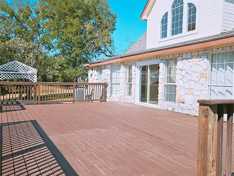 105 Meadow Dr — Photo 16