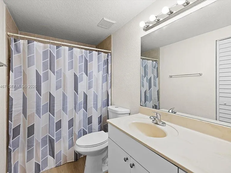 437 SW 7th St #201 — Photo 16
