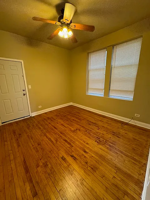 2 bed, 1000 sqft, $1,600 — Photo 2