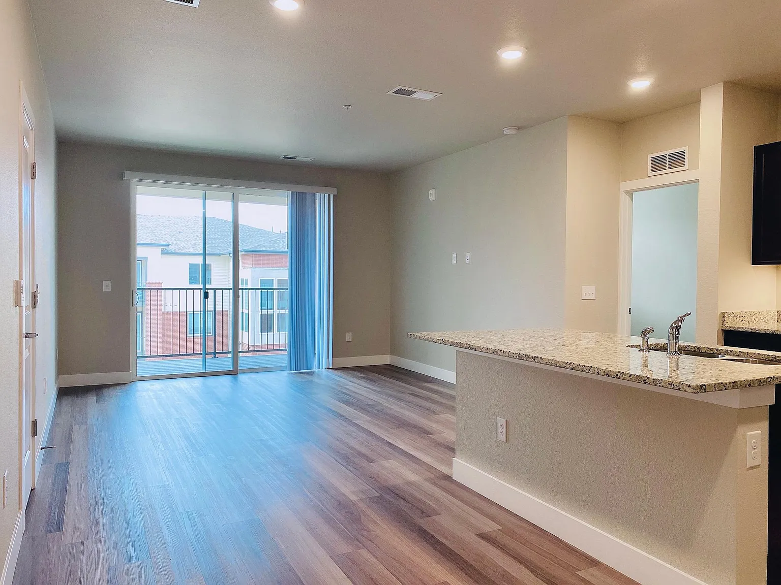 2 bed, 1100 sqft, $1,500 — Photo 2