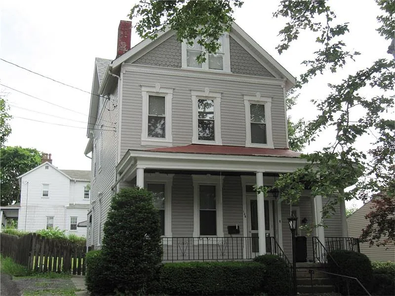 138 Woodlawn Ave photo 1