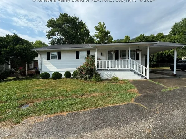 77 Chapman St, Chapmanville, WV 25508