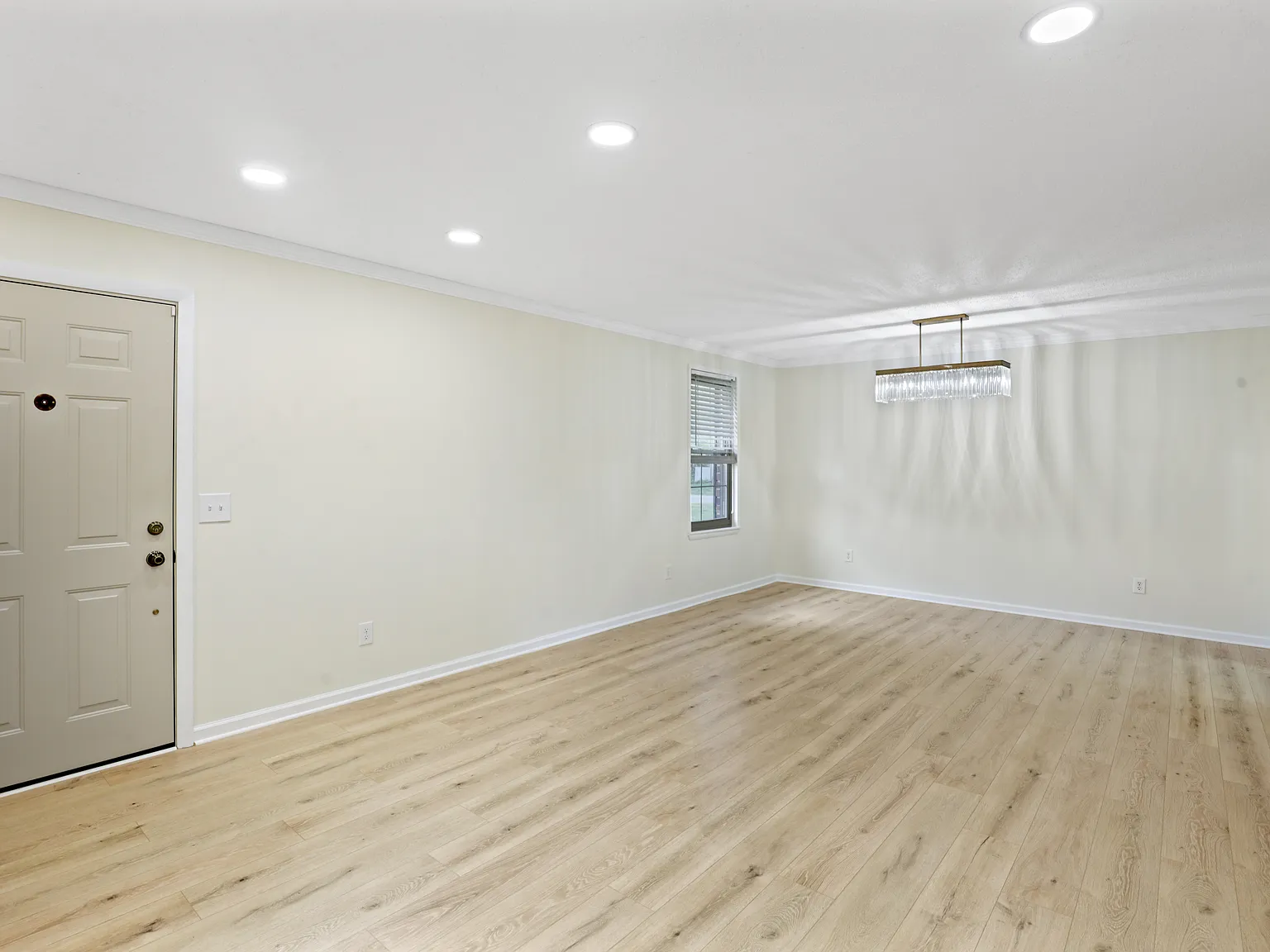 523 Harding Pl — Photo 4