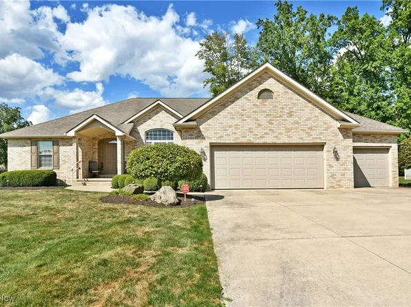 1005 Forest Pointe Ct, Warren, OH 44484