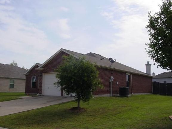 3rd image of 1506 Lakeside Dr