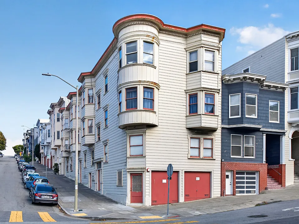 Chestnut Street - 395 Chestnut Street