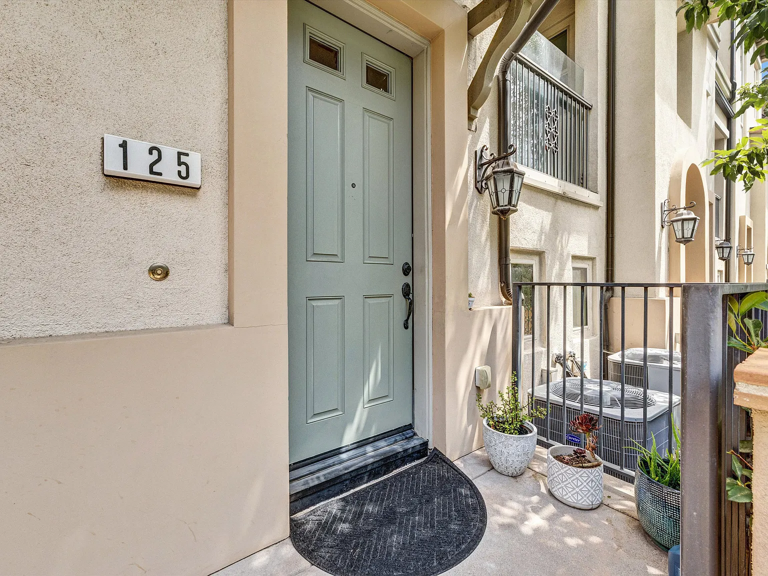 2 bed, 1798 sqft, $4,200 — Photo 2