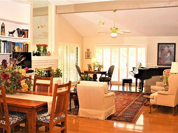 4th image of 829 Lakeway Dr