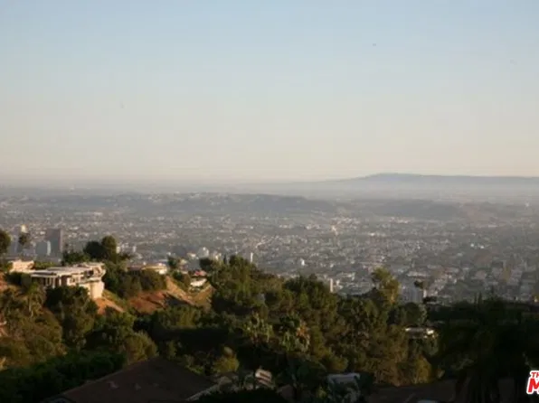 9226 Swallow Dr, Los Angeles, CA 90069