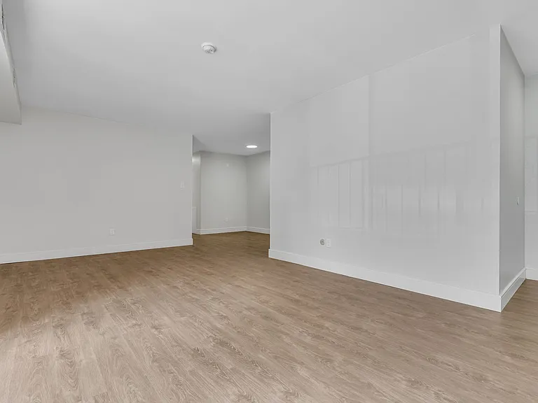 Ambassador Apartments — Photo 13