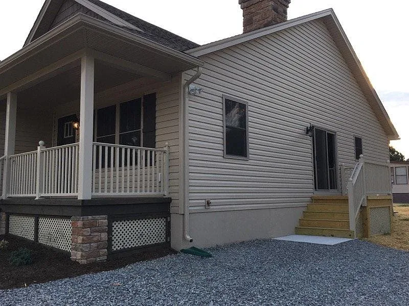 Building Photo - 15323 Hilldale Ave