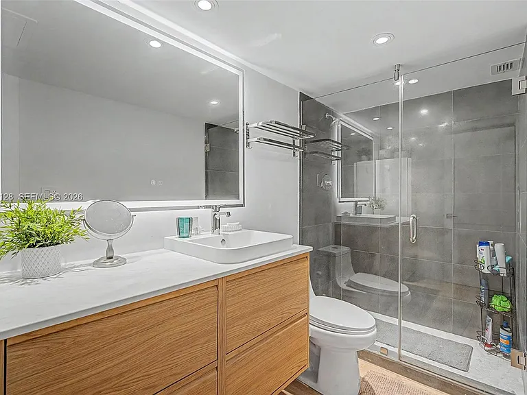 5555 Collins Ave #10V — Photo 18