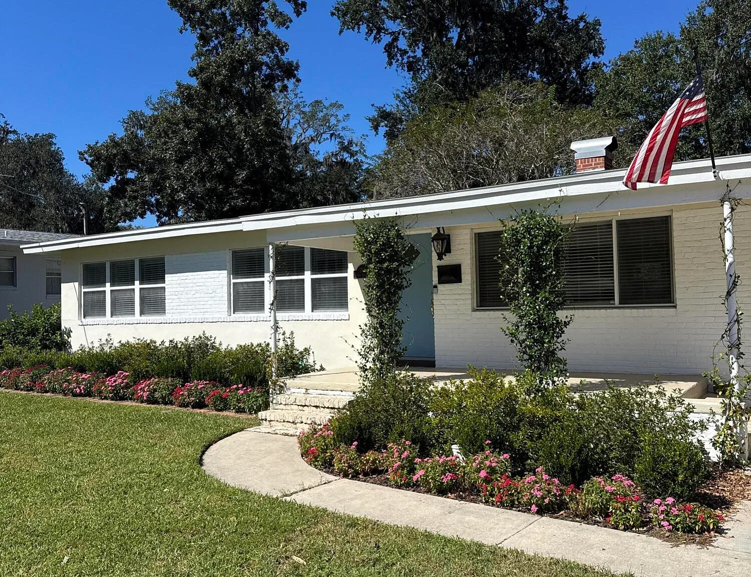 3 bed, 2.0 bath, 1910 sqft, $3,200 — Photo 3