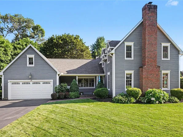 19 Thoroughbred Trl, Penfield, NY 14526