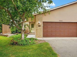 7055 Robinwood Trl, Woodbury, MN 55125