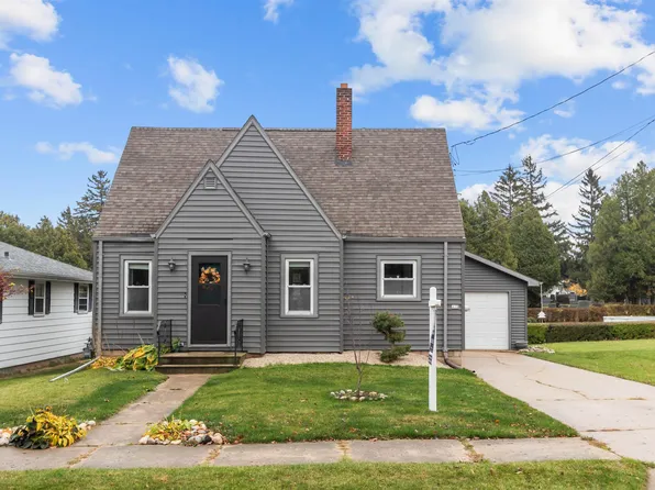 410 3rd St, Kewaunee, WI 54216