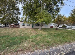 12569 Carter Rd, Pekin, IL 61554