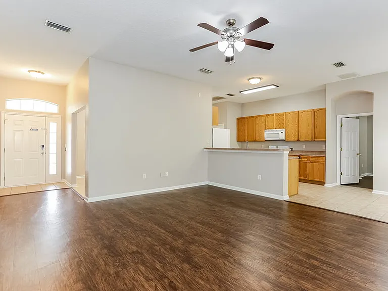 667 Bonaparte Dr — Photo 3