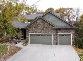 8310 Ridgecrest Cir, Johnston, IA 50131