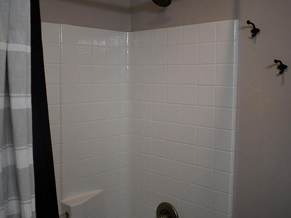 5th image of 805 S Bouziden Dr