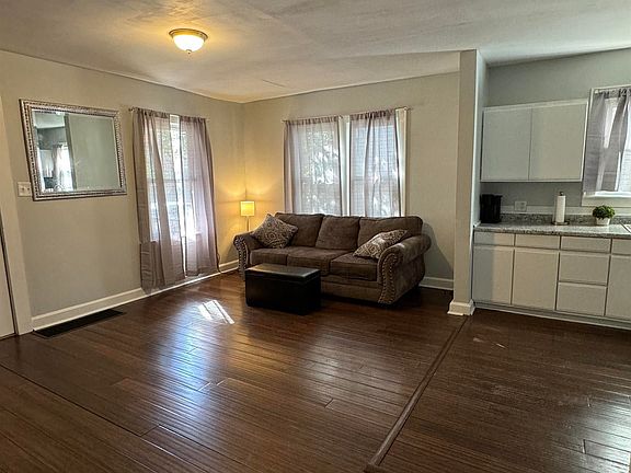4th image of 312 E Missouri St