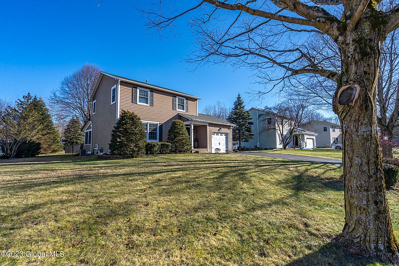 2nd image of 1151 Laural Lane