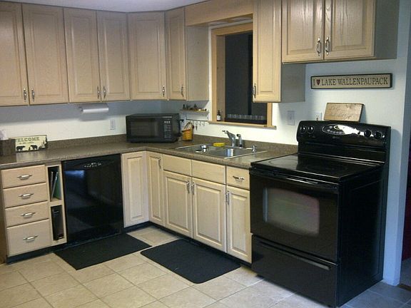 3rd image of 28 N Forest Dr