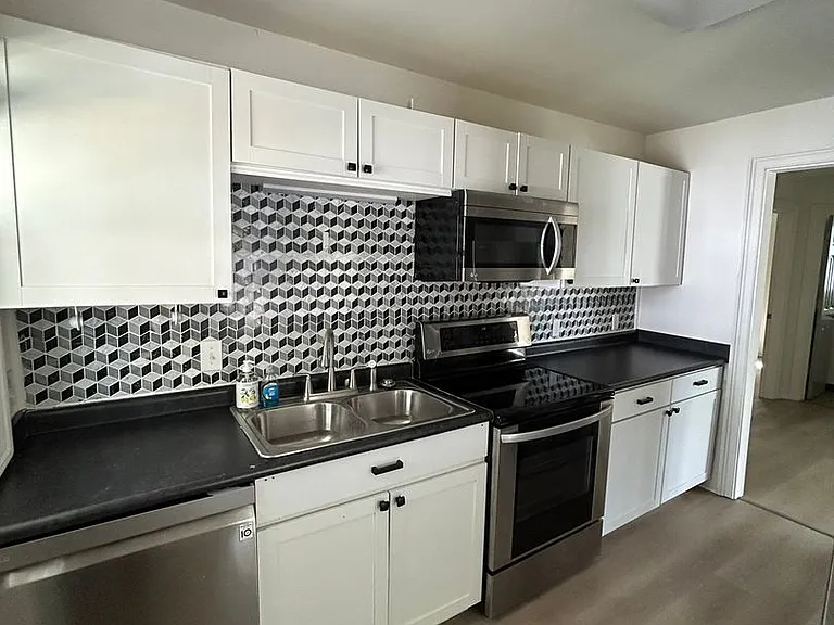 609 Center St — Photo 5