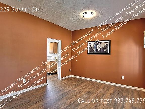 4th image of 1229 Sunset Dr