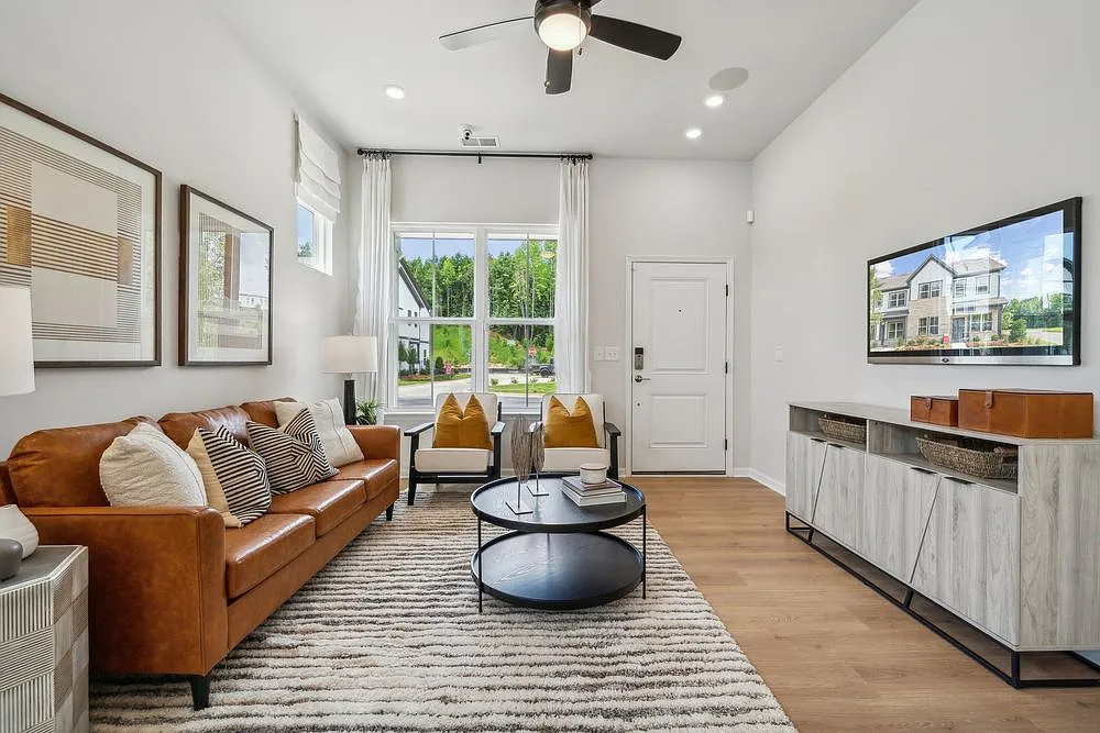 4 bed, 3.5 bath, 2478 sqft, $2,799 — Photo 2