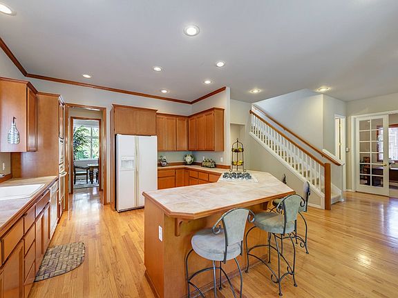 5th image of 20624 NE 30th Ct