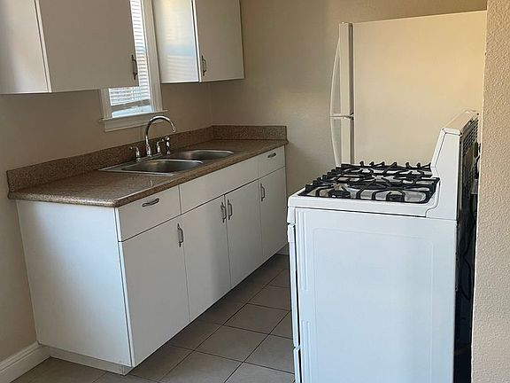 2nd image of 126 Pine St Unit 2