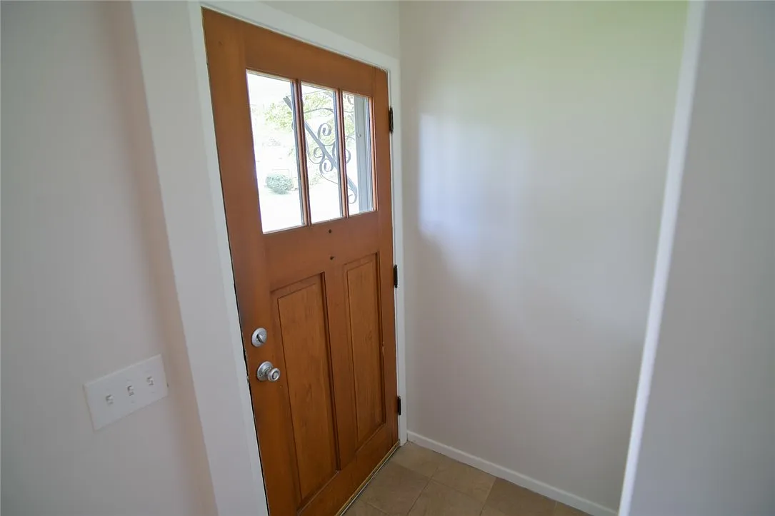 3 bed, 2.0 bath, 1361 sqft, $2,800 — Photo 4