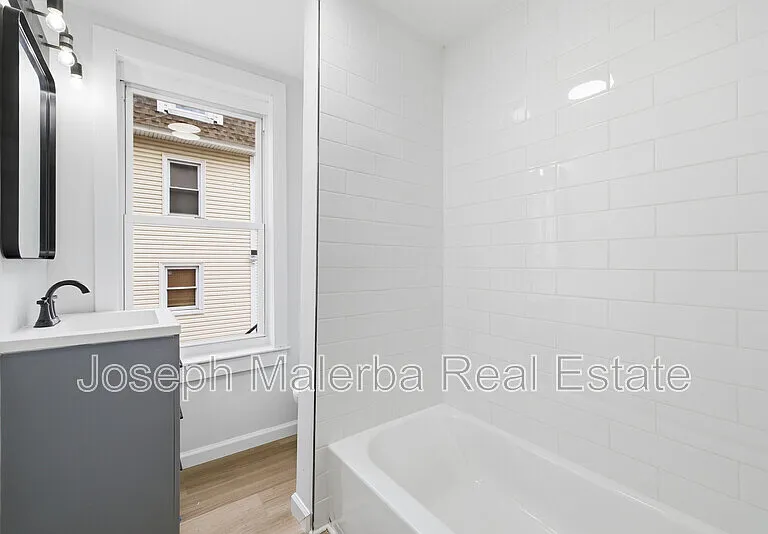 848 Bank St — Photo 38