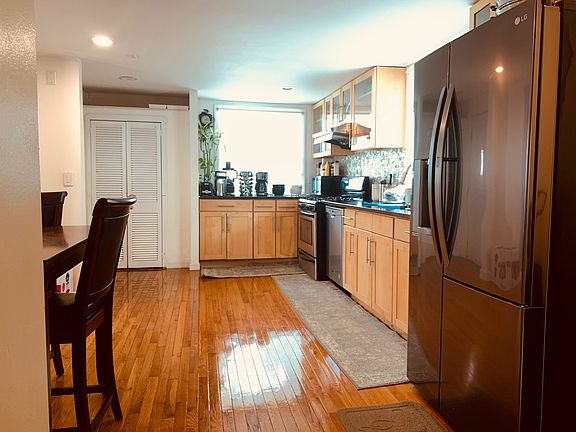 5th image of 241 Belmont St