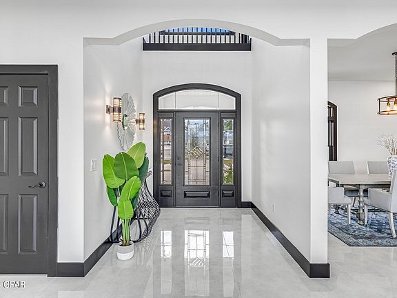 4th image of 2202 Country Club Dr