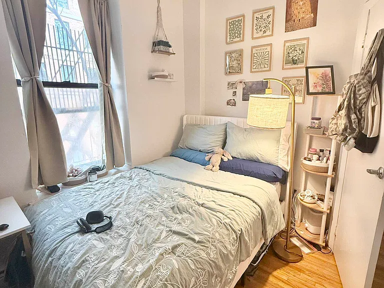 415 W 52nd St #3B — Photo 11