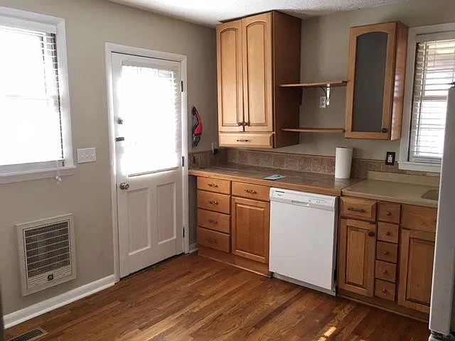 2 bed, 700 sqft, $1,400 — Photo 2