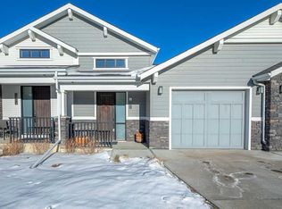 12572 S Crestmont Blvd SW, Calgary, AB T3B 6J5
