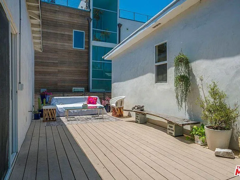 1403 Oakwood Ave — Photo 11