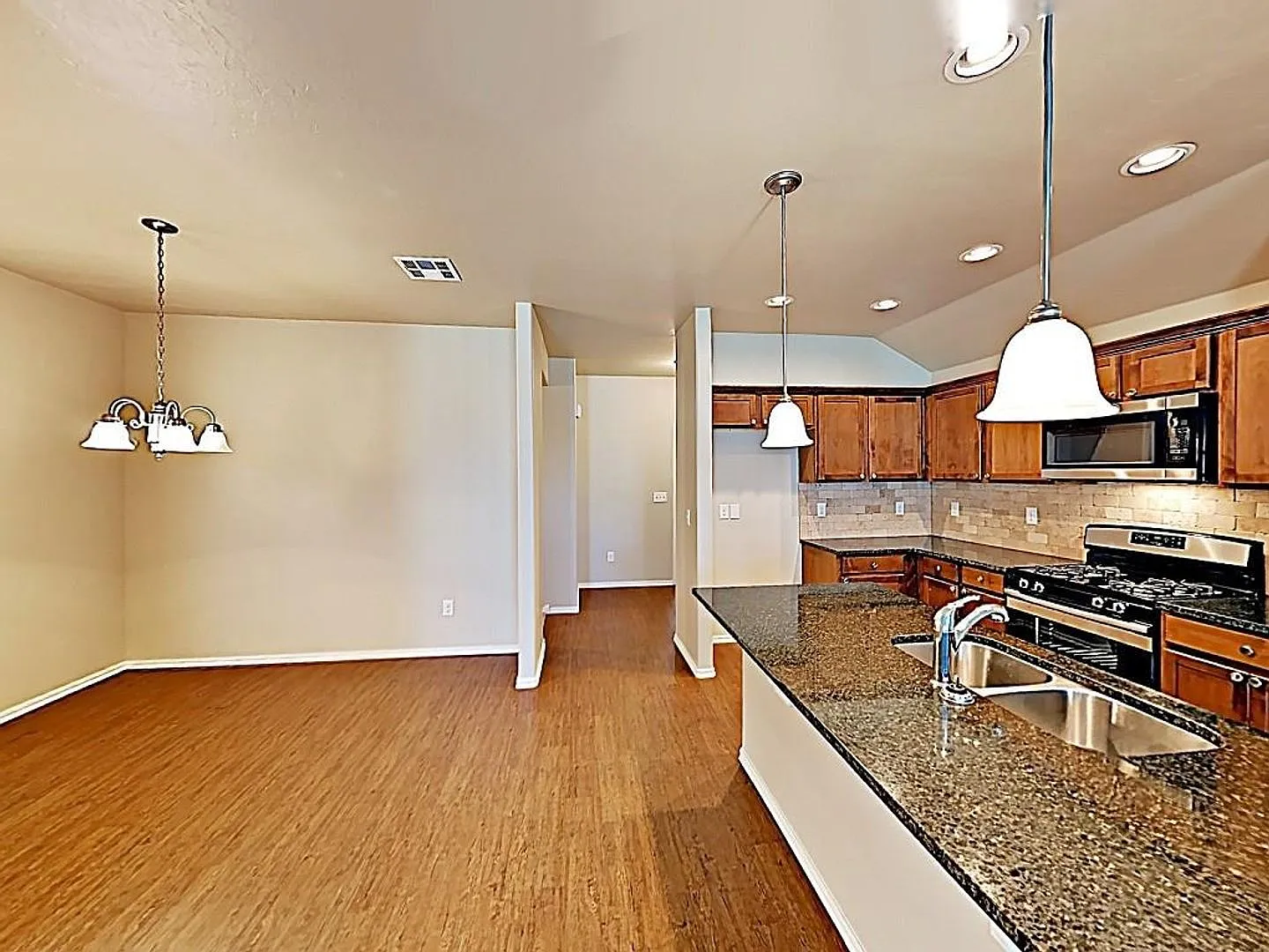 Very Nice 4 Bedroom 2 Bath Home in Yukon Schools — Photo 4