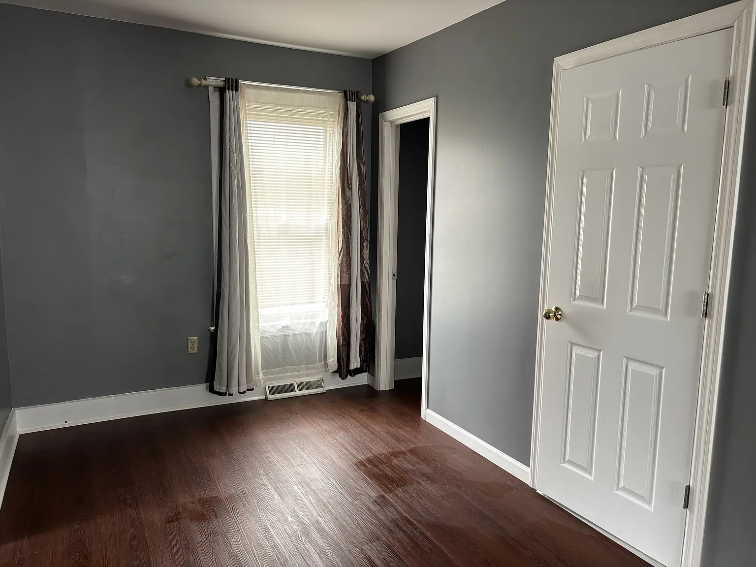 5 bed, 2.5 bath, 1950 sqft, $3,500 — Photo 4